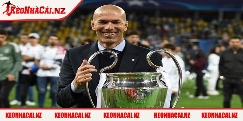 Zidane nổi bật nhờ lối chơi tao nhã nhưng đầy sức mạnh