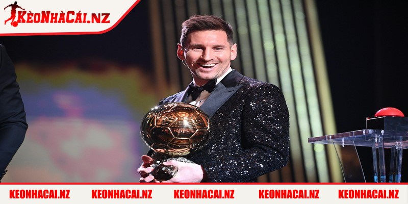 Lionel Messi huyền thoại đạt 8 quả bóng vàng