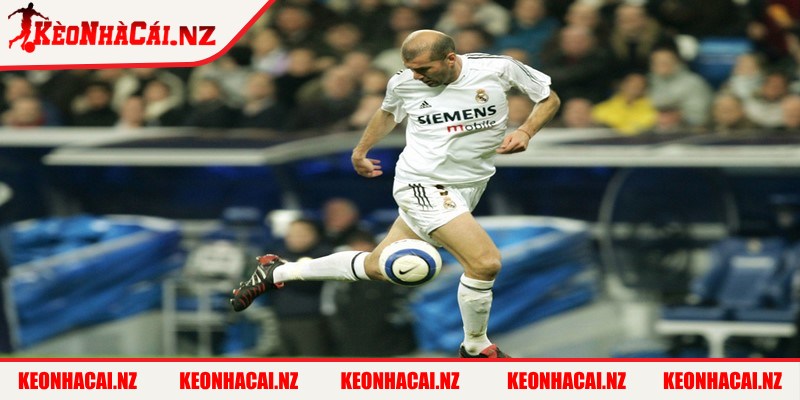 Top 10 Cầu Thủ Vĩ Đại Nhất Mọi Thời Đại Tượng Đài Bất Tử - 3 Zinedine Zidane tiêu biểu cho nền bóng đá Pháp